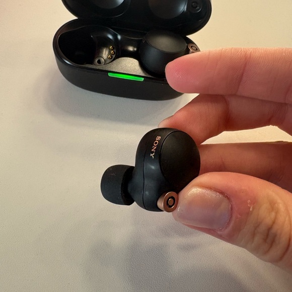 Sony noise canceling earbuds - Picture 6 of 9
